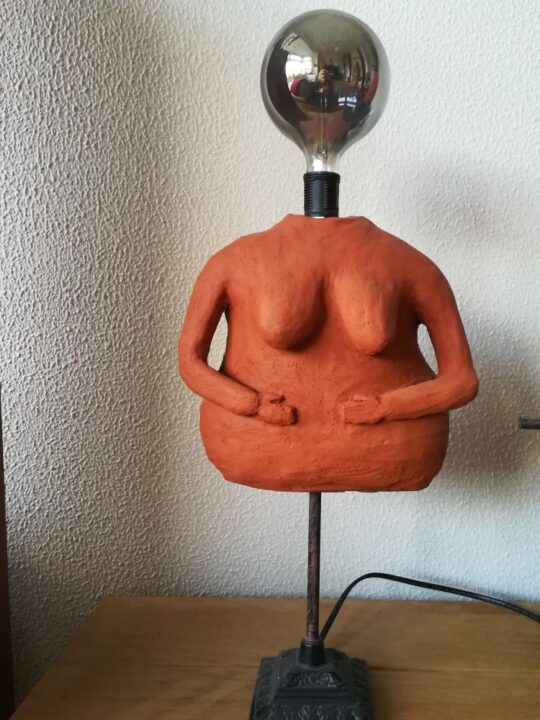 lampvrouw beeld kunst